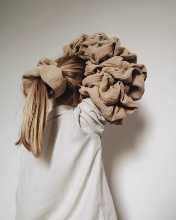 Madeleine statement scrunchie