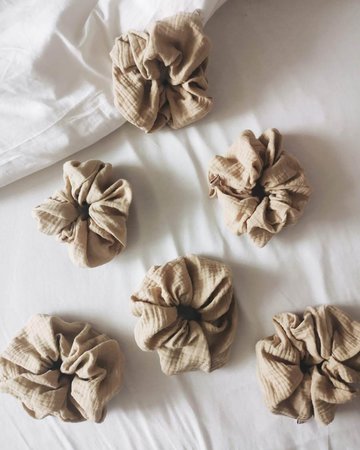 Madeleine statement scrunchie
