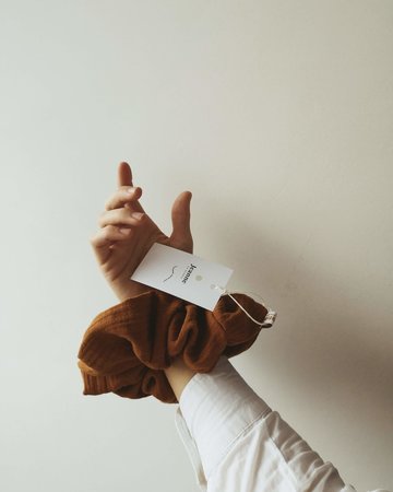 Rachèl statement scrunchie