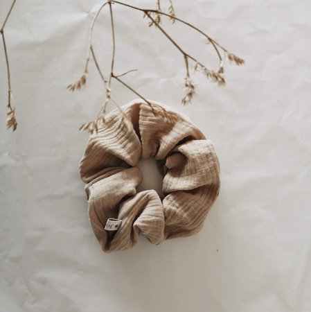Madeleine statement scrunchie