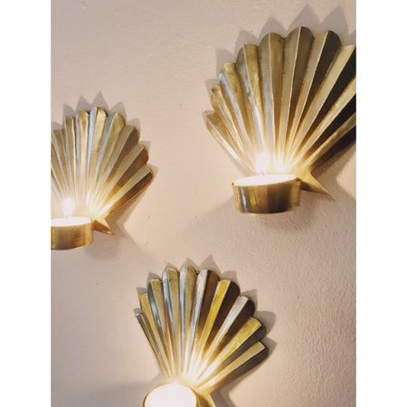 Brass clamshell candle