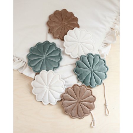 Slinger Daisies - beige, cream, mint