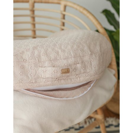 Broderie voedingskussen beige