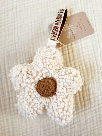 Speendoekje daisy - ecru met flower lint rood